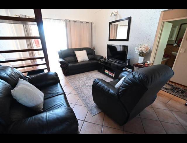 2 BEDROOM APARTMENT FOR SALE IN LONEHILL